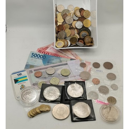 477 - A small quantity of bank notes, coins and tokens, British and foreign, including an 1897 pewter meda... 