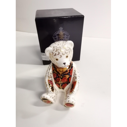 188c - Royal Crown Derby 'Debonair Bear' Collector's Guild Exclusive Paperweight (III) This Royal Crown Der... 