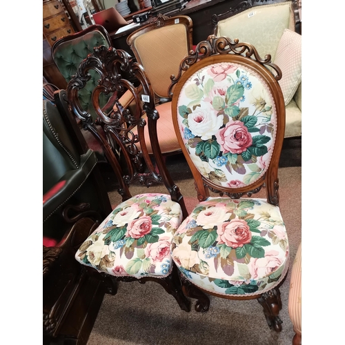 660 - A Victorian walnut nursing chair with round seat and cameo back, with cabriole front legs, height of... 