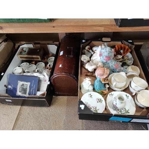 1233 - A misc lot inc sewing machine , Minton Haddon Hall etc