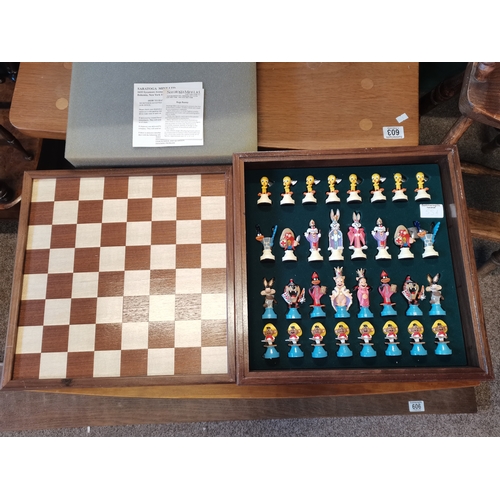 55A - A Looney Tunes 'Bugs Bunny' chess set, by Saratoga Mint Ltd, NY, with hand-painted pewter figures, i... 
