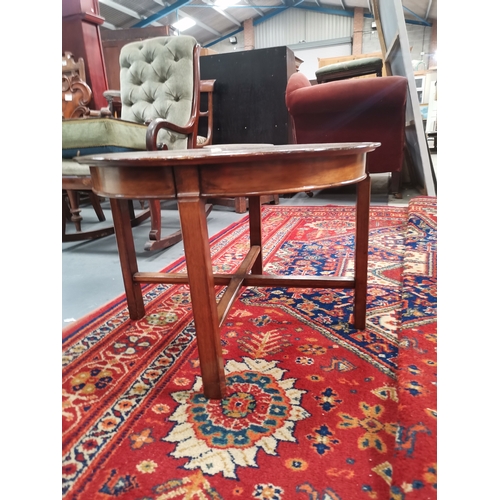 1098a - Round Mahogany side/coffee table 61cm diameter