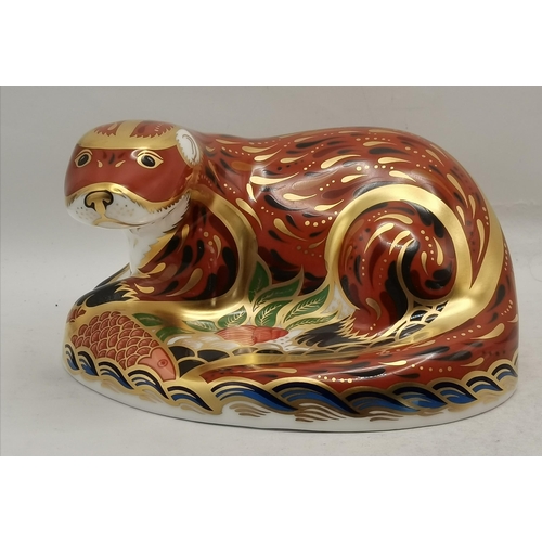 196 - Royal Crown Derby Paperweight - Otter Gold Signature edition commissioned by The Guild of Fine China... 