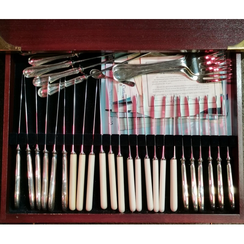 303 - An Elizabeth II canteen of silver flatware for six persons by United Cutlers Ltd, Sheffield 1995, 19... 