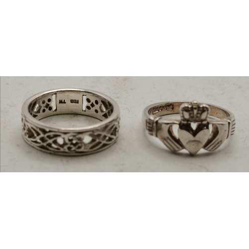 386 - A small group of silver and white metal jewellery comprising a ring stylised with a pair of hands ho... 