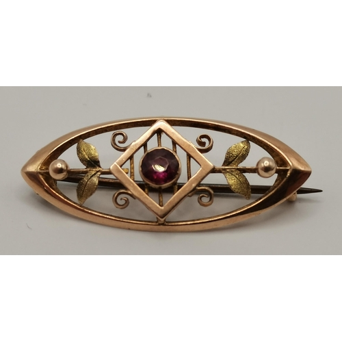 416 - A collection of 9 carat gold jewellery comprising a foliate decorated brooch set with a pink stone, ... 