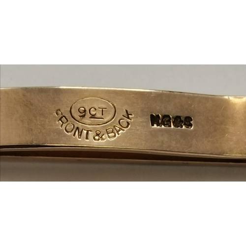 429 - A mixed group of jewellery coprising a 9 carat gold tie pin, stamped '9CT FRONT AND BACK', 7cm wide;... 