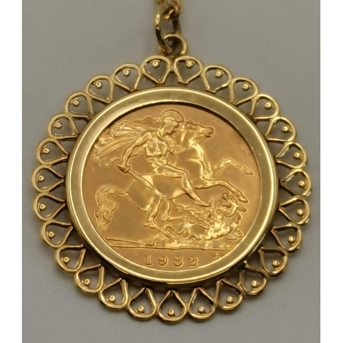 430 - An Elizabeth II half sovereign pendant necklace, 1982, set in a 9 carat gold mount to a 9 carat gold... 