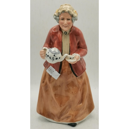 596 - A collection of Royal Doulton figures plus others