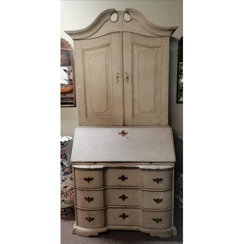 624 - A Swedish Rocco secretaire fall front bureau, the serpentine drawers with original locks, circa 1740... 