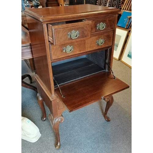 635 - A Queen Anne style small chest of drawers, walnut & crossband inlaid, on cabriole legs - W53cm x D36... 