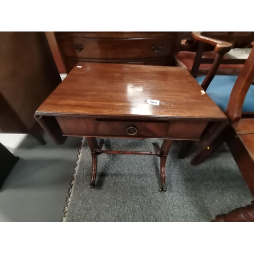 889 - A 20th century mahogany 4 height chest plus a matching regency style side table