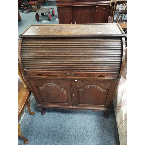 930c - An oak D shaped roll top desk 90cm long