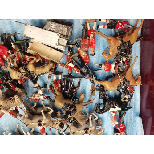 293 - Quantity of vintage lead toy soldiers, with box 