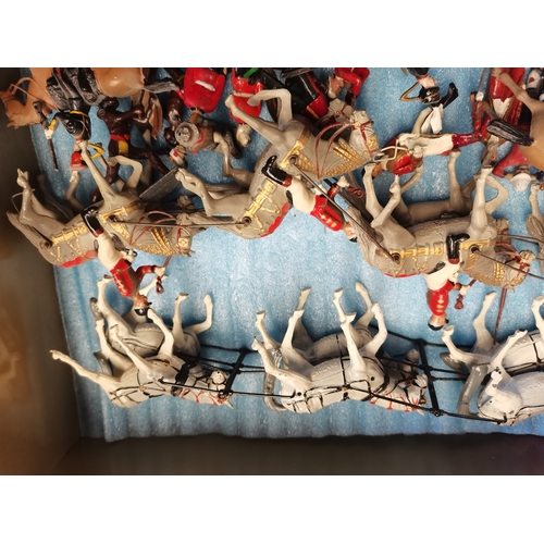 293 - Quantity of vintage lead toy soldiers, with box 