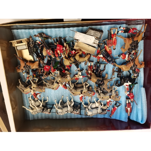 293 - Quantity of vintage lead toy soldiers, with box 