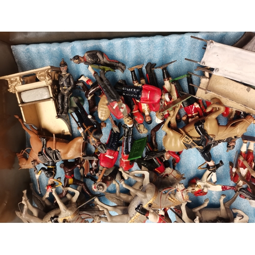 293 - Quantity of vintage lead toy soldiers, with box 