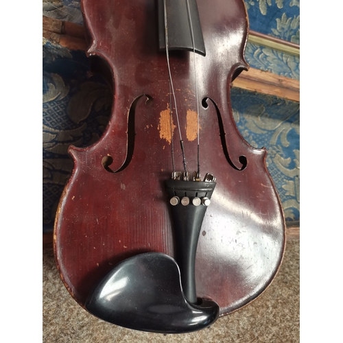 776 - A vintage full (4/4) size violin and bow, in wooden case. 59cm overall plus Gnome Universal Alpha li... 