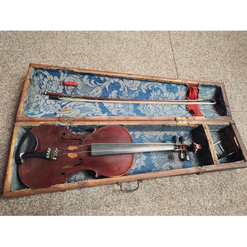 776 - A vintage full (4/4) size violin and bow, in wooden case. 59cm overall plus Gnome Universal Alpha li... 