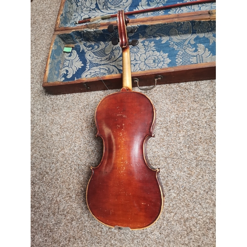 776 - A vintage full (4/4) size violin and bow, in wooden case. 59cm overall plus Gnome Universal Alpha li... 