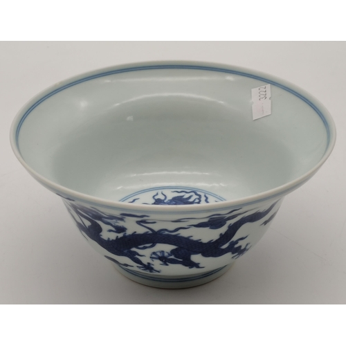 212 - A Chinese Qianlong porcelain blue and white bowl, 1800s, decorated with five-toed dragons to the ext... 