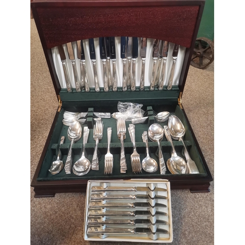 267 - A good set of plated cutlery in mahogany box VINERS SILVER ROSE