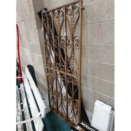 1030 - Pair of metal decorative garden gates 180cm x 76cm