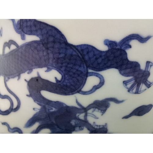 212 - A Chinese Qianlong porcelain blue and white bowl, 1800s, decorated with five-toed dragons to the ext... 