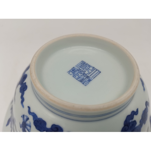 212 - A Chinese Qianlong porcelain blue and white bowl, 1800s, decorated with five-toed dragons to the ext... 