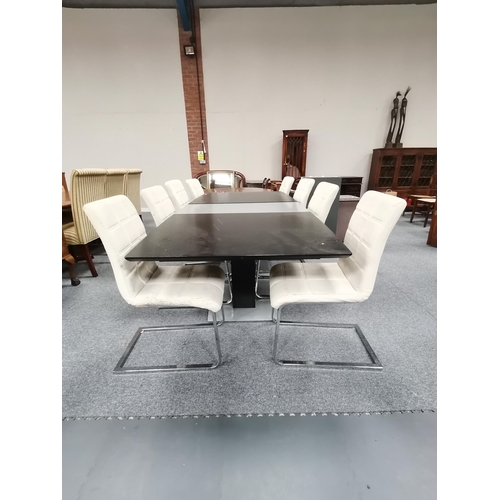 950 - A set of 8 Scandinavian designer dining chairs and a matching extending dining table with 2 leaves (... 