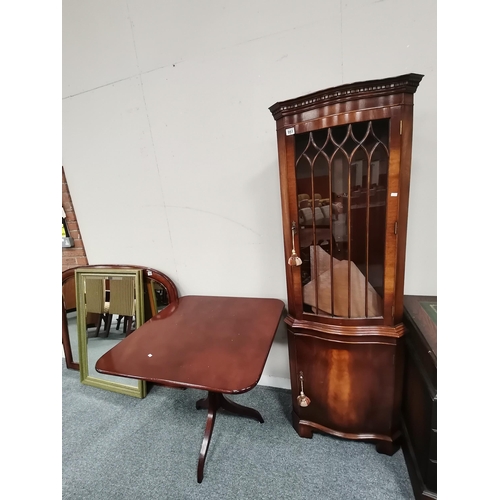 951 - Mahogany Glazed corner unit plus Square centre table