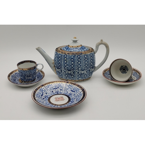 203 - A quantity of Worcester 'Royal Lily' pattern wares, 18th and 19th Centuries, Flight and Barr periods... 