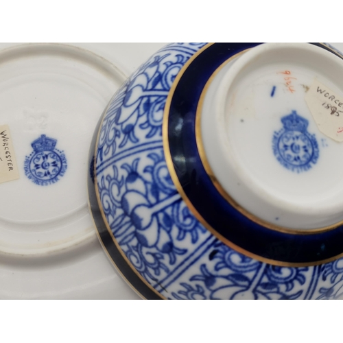 211 - A quantity of Royal Worcester 'Royal Lily' pattern wares, late 19th/early 20th Century, including a ... 