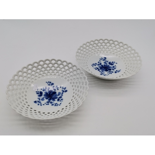 136 - Two Wallendorf porcelain bowls stamped to base D20cm ConditionCondition StatusExcellent: In excellen... 