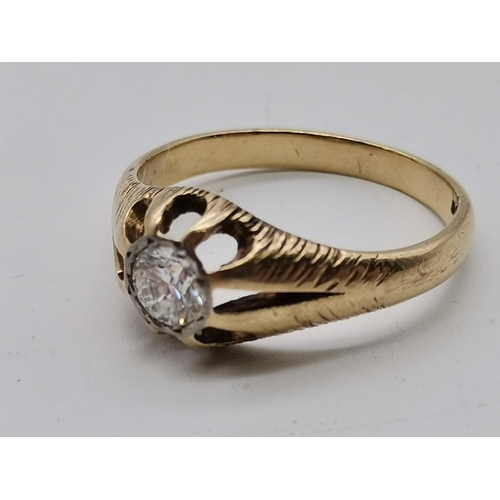 519 - A gent's 9 carat gold solitaire diamond ring, the single stone set to an openwork and split-shoulder... 