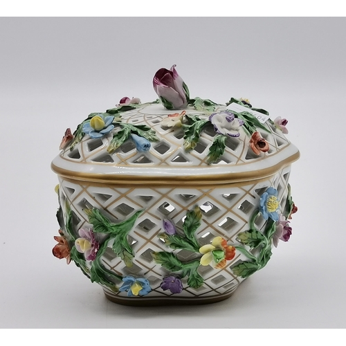 91 - Dresden hand painted porcelain lidded box plus Bonbonniere in openwork Dresden porcelain, floral mot... 