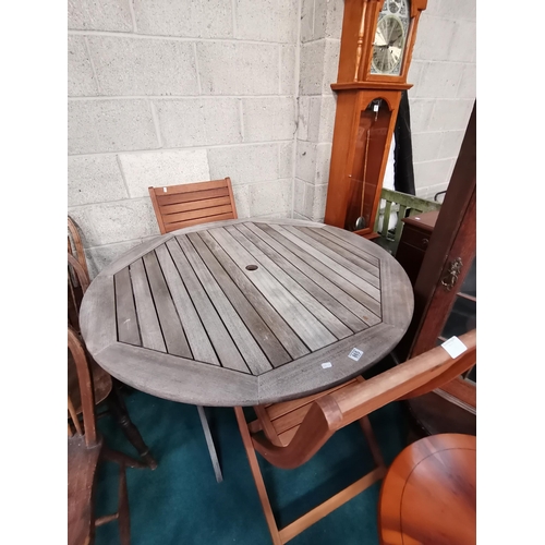 865 - Circular Teak outdoor table and two folding chairs 120cm diameterCondition StatusGood: In good condi... 