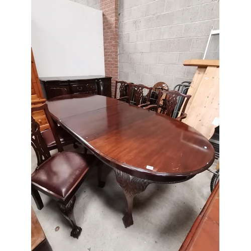 939 - Victorian Mahogany extendable wind dining table sat on claw and ball feet with 5 Chippendale style l... 