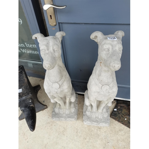 1236 - A pair of garden sculptures in the style of 2 hounds 80cm high