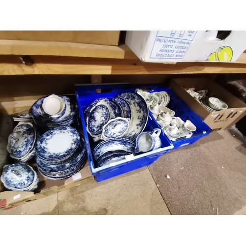 1258E - 4 boxes collectables - Mason's fruit basket dinner service & blue and white china tea service