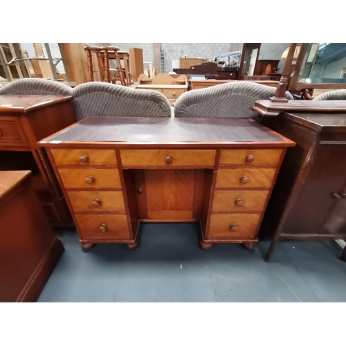 1048 - A Compact Victorian Satin Birch Kneehole desk with leather top W111cm x H71cm (51cm kneehole)Conditi... 