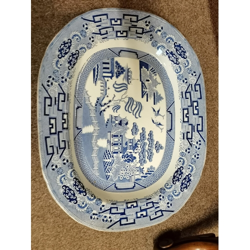 685 - A collection of blue and white willow pattern and Spode meat plates