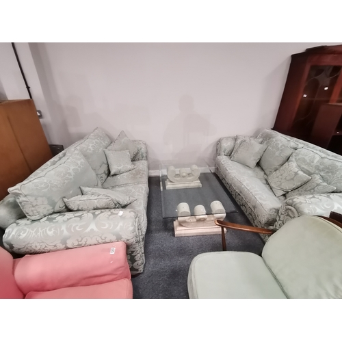 1201 - A pair of Duresta 2m x 1m settees in excellent condition Condition StatusExcellent: In excellent con... 