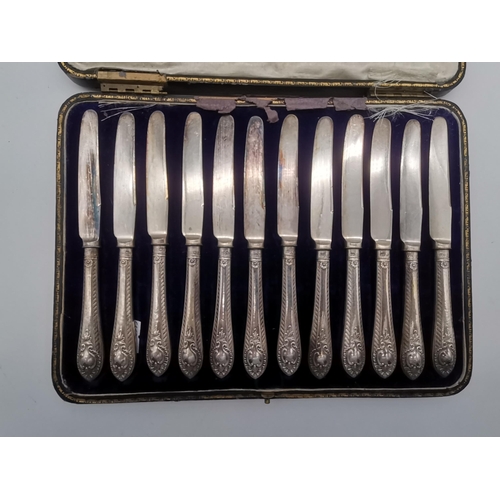 358 - A small group of assorted silver items, 20th Century, comprising an Edwardian photograph frame by Bo... 