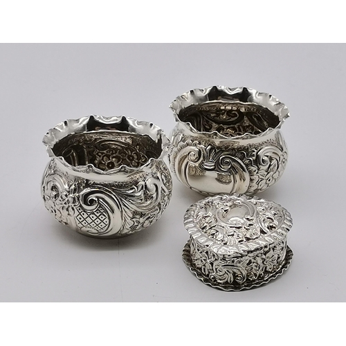 359 - A quantity of assorted silverwares, late 19th/early 20th Century, including a George V silver sauceb... 