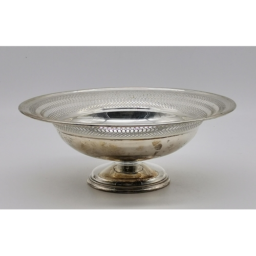 364 - A George V silver pedestal dish by Herbert Edward Barker & Frank Ernest Barker, Chester 1915, circul... 