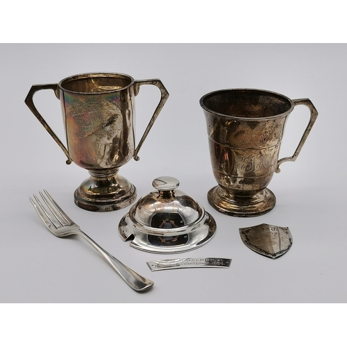 366 - A small group of miscellaneous silver items, 20th Century, including a George V christening mug by J... 