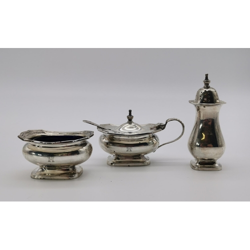 416 - A George VI silver three-piece cruet set by Harry Synyer & Charles Joseph Beddoes, Birmingham 1946, ... 