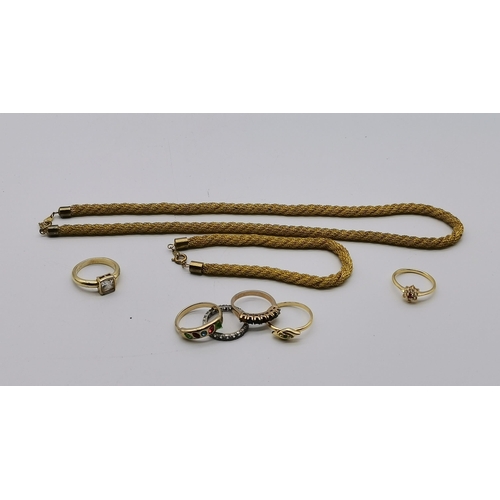 440 - A small quantity of assorted unmarked yellow metal jewellery, costume jewellery and other, including... 