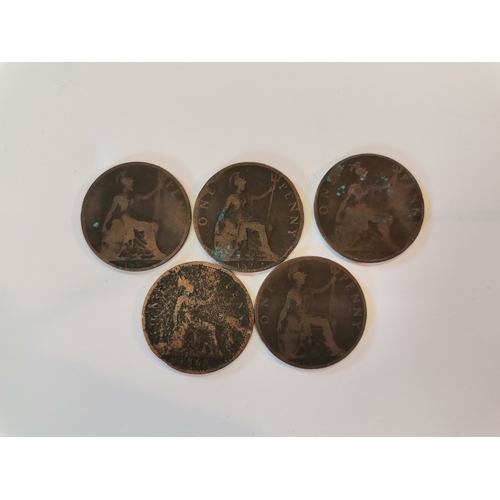 540 - A collection of assorted coinage, majority British, Queen Anne and later, including a 1710 silver tw... 